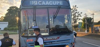 Dinatran comenzó a sancionar a las empresas del transporte del interior, que llevaban más de 10 pasajeros parados.