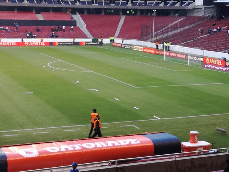 El estadio Casa Blanca donde a las 20:30 jugarán Liga y Olimpia por la Copa Libertadores.