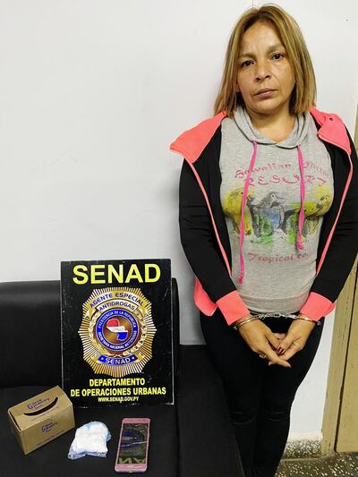 La mujer detenida por la agentes de la SENAD, fue identificada como ESTELA RAQUEL MARTÍNEZ de 45 años.