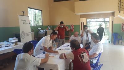 Adultos mayores recluidos en la penitenciaría de Emboscada recibieron atención médica.