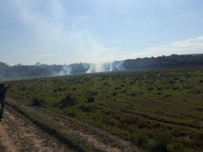 Incendio en campo que había sido invadido en Mbuyapey.