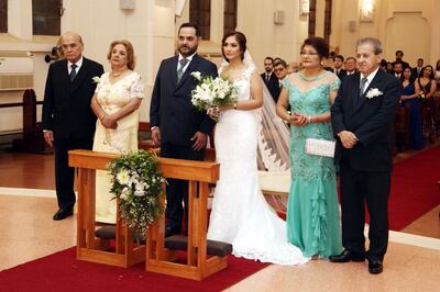 Los padrinos de la boda fueron Arnaldo Escalada Ginés y
Mirna Sosa de Escalada; Marta Vega de Campuzano y
Rodolfo Campuzano.