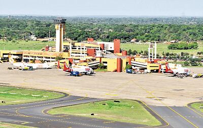 Las tres firmas duty free que operan en el aeropuerto abonaron el año pasado
G. 886.000 millones y facturaron
G. 44.000 millones. Ahora una sola firma abonará un canon mensual de
G. 600 millones.