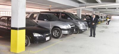 Vista de los vehículos del Senado y del Congreso a ser rematados. En total son 21 rodados.