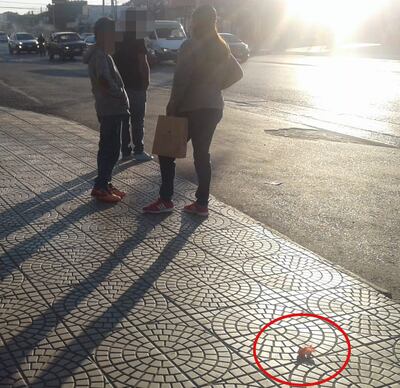 Persiste la costumbre de arrojar residuos a la calle.