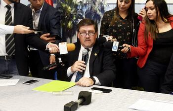 El presidente del Congreso, el senador Blas Llano (PLRA) presentó un proyecto de transparencia.