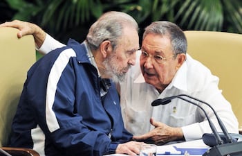 los-hermanos-fidel-castro-i-durante-medio-siglo-y-raul-castro-d-desde-hace-siete-anos-gobiernan-de-manera-dictatorial-en-cuba--201828000000-1315475.jpg