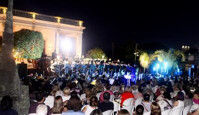 Setenta integrantes de la Orquesta Sinfónica de la Policía Nacional mostraron su arte bajo la dirección del maestro Óscar Barreto.