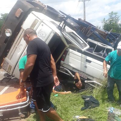Tres personas resultaron con lesiones durante el accidente de tránsito.