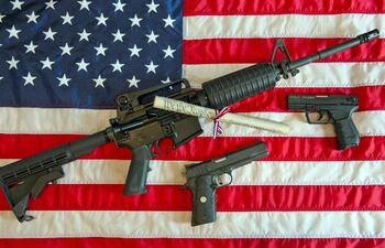el-rifle-de-asalto-ar-15-sera-regalado-por-el-congresista-stockman-durante-el-dia-de-la-independencia-afp-200959000000-564487.jpg