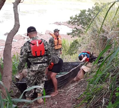 Los militares incautaron precarias embarcaciones que eran utilizadas para transportar productos de contrabando.