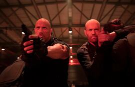 Dwayne Johnson y Jason Statham en "Hobbs y Shaw".