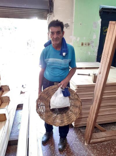 Don Rafael vende chipas desde hace 40 años y aseguró que nunca debió pasar por algo similar.