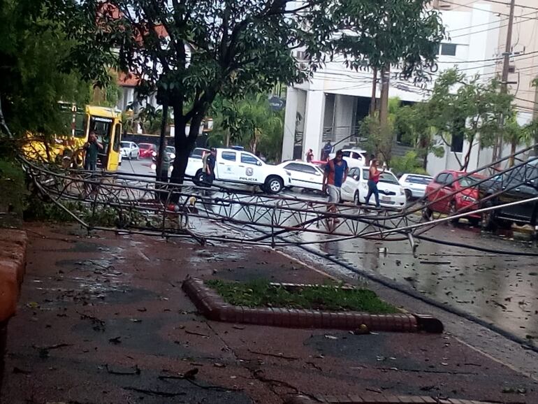 Destrozos en Encarnación tras la tormenta