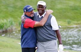 carlos-franco-y-vijay-singh-durante-uno-de-los-torneos-que-jugaron-en-el-pga-tour-champions-zimbio-com-214742000000-1780605.jpg