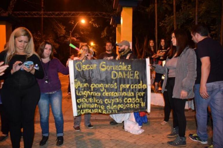 Manifestantes hoy en Luque. (Foto: Gladys Villalba, ABC Color).&nbsp;