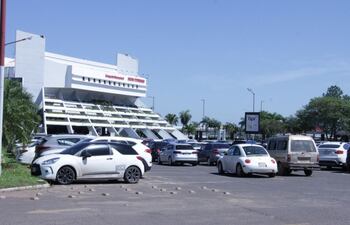 estacionamiento-del-aeropuerto-silvio-pettirossi-193017000000-1782139.jpeg