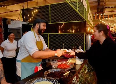 En feria Paladar se encuentra variedad de platos. El evento se extiende hasta el domingo y se desarrolla en el Centro de Convenciones Mariscal.