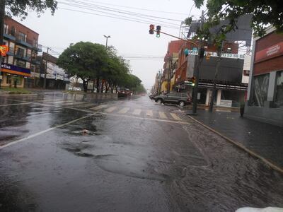 Las intensas lluvias generaron raudales en varias ciudades.