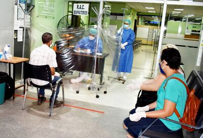 Más pacientes adultos que niños consultan con cuadros respiratorios en el IPS Campo Vía, en Capiatá.