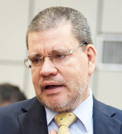 El senador Antonio Barrios (ANR, cartista) dijo que Abdo no cumplió con cambios importantes que había prometido.