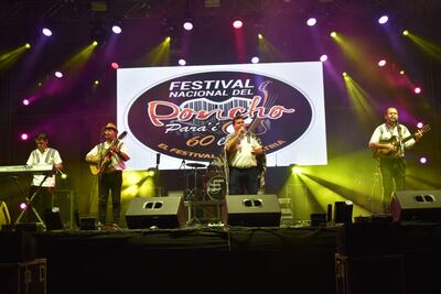 Oscar Gini y su grupo Brisa Suave.