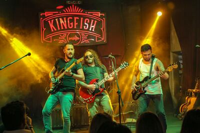 Rodney Cords, Javier Zacher y "Cachito" Galeano durante un show de Salamandra. La banda dará un concierto este viernes para celebrar sus 19 años.