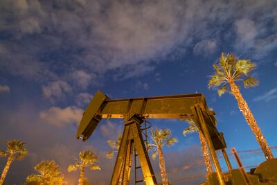 Una bomba de petróleo crudo en Signal Hill, California (EE.UU.).