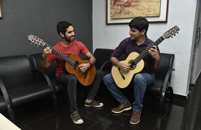 Julio Cristaldo y Víctor Bordón actuarán esta noche en Drácena, donde presentarán un variado repertorio con obras de compositores latinoamericanos. Hicieron hincapié en que sonarán obras de autores paraguayos que no son muy conocidas.