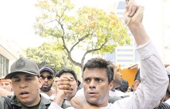 leopoldo-lopez-d-lider-opositor-y-preso-politico-del-gobierno-de-nicolas-maduro-archivo-200001000000-1489447.jpg