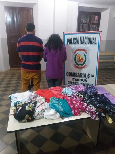 Los detenidos con las prendas robadas ya cuentan con antecedentes por delitos similares.