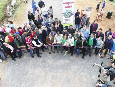 El acto de habilitación del pavimento contó con la presencia de los intendentes de Capiatá e Itauguá, entre otros.