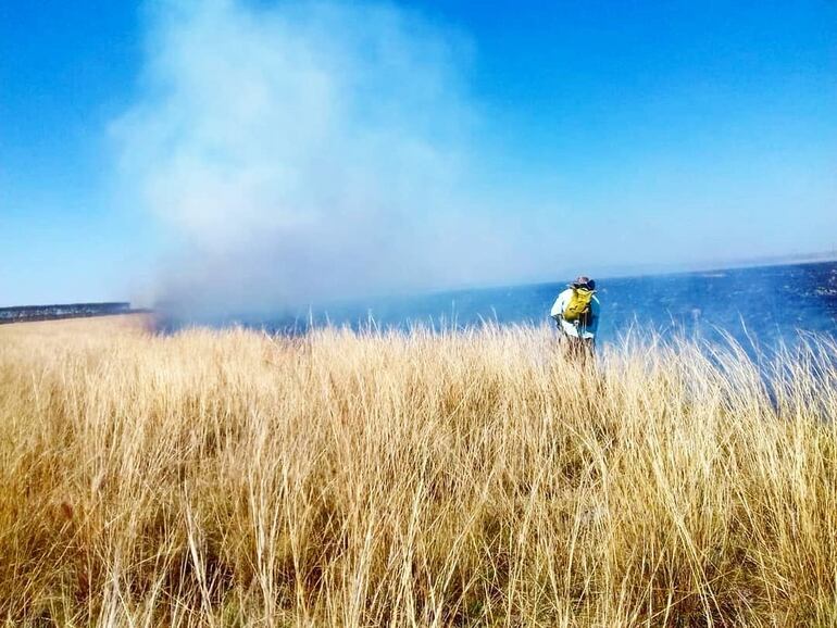 El fuego se inició en el predio de la estancia “Edelira” de la compañía Pastoril.
