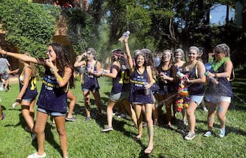 Para llegar al último día de clases, sin materias pendientes, es necesario pasar algunas pruebas; una de las evaluaciones más complejas suele ser el proyecto de tercer año