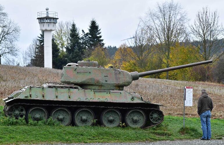Un viejo tanque en la antigua frontera entre Alemania Occidental y Alemania Oriental.