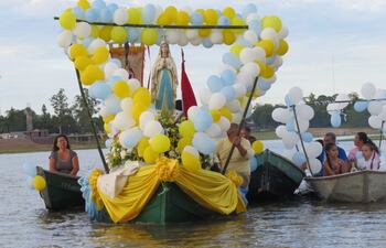 Procesión náutica por el río Tebicuary se realizó esta mañana.