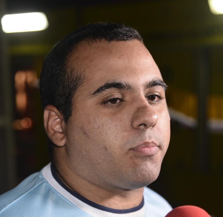 Rodrigo Capó, vecino, auxilió al joven con discapacidad para salir de la vivienda que se incendiaba.