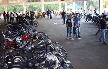 varios-stands-se-instalaron-en-el-tercer-encuentro-internacional-de-motoqueiros-mas-de-300-aficionados-a-los-biciclos-de-pista-y-competencia-partic-211735000000-1664240.jpg