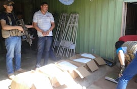 en-varias-cajas-estaban-los-197-kilos-de-fenacetina-que-llegaron-desde-ciudad-del-este-segun-confirmaron-los-agentes-de-la-senad--232706000000-1383463.jpg