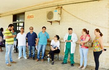 el-grupo-de-medicos-que-ayer-anunciaron-que-realizaran-un-paro-de-actividades-desde-el-lunes--204916000000-1502337.jpg