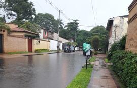 una-vez-mas-la-calle-tte-zotti-esquina-du-gratti-y-las-palmeras-del-barrio-recoleta-de-asuncion-esta-inundada-por-falta-de-desage-pluvial-reclam-183940000000-1834810.jpg