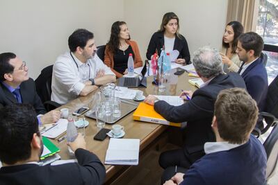 Reunión de representantes de MUV y taxistas de Lambaré con bancada de Hagamos para debatir proyecto de ley para regulación de servicio de transporte alternativo mediante APP's.