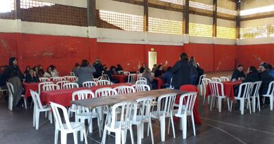 Aparentemente, funcionarios del Ministerio de Salud aprovecharon la fumigación que se realizó ayer en la entidad para participar de un encuentro por el Día de la Amistad en horario laboral.