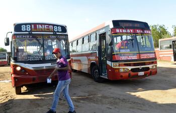 buses-de-la-linea-18-2-cuyos-letreros-ya-fueron-reemplazados-por-el-numero-88-este-cambio-se-deberia-segun-fuentes-por-una-serie-de-deudas--201309000000-1509006.jpg
