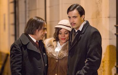 Damián Alcázar, Aparecida Petrowky y Joaquín Serrano en “Mangoré”.