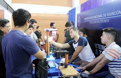 Los estudiantes de la Facultad Politécnica de la UNA demostraron su capacidad creativa en el ámbito tecnológico y científico.