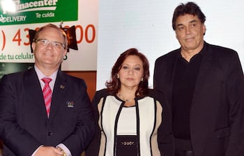 camilo-perez-lopez-moreira-presidente-del-comite-olimpico-paraguayo-fatima-morales-y-el-ministro-de-deportes-victor-manuel-pecci--200631000000-1477250.jpg