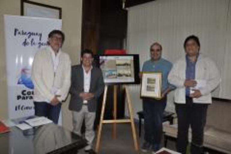 El acto contó con la presencia del arquitecto Félix Toranzos, director de Museos de la Secretaría Nacional de Cultura; el abogado Luis Fernando Servín Colmán, director general de la Dinacopa, el periodista Javier Yubi, y el licenciado Vicente Arrúa, director del Archivo Nacional.