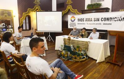 En el Gran Hotel del Paraguay se realizó ayer el encuentro. En la mesa de disertantes estuvieron el pastor Johnny B, Míriam González de la comunidad Vida Cristiana y el padre jesuita Pedro Labrín.