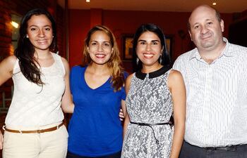 belen-cubilla-jessica-sanabria-viviana-pereira-y-santiago-chavez--203221000000-1316672.jpg